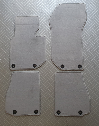 Ein Set Premium Fußmatten von Thomatex verfügbar in 15 Farben