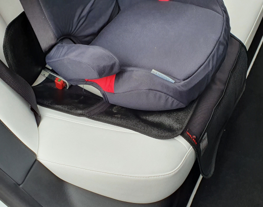 Kindersitzunterlage Walser George schwarz mit Taschen für Auto KFZ