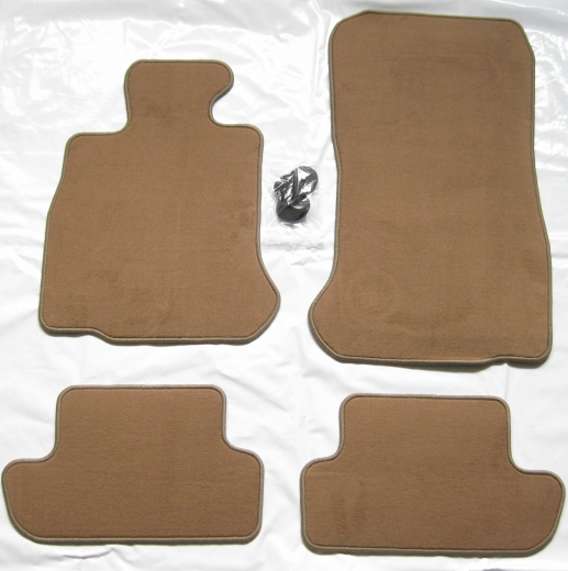 Ein Set Premium Fußmatten von Thomatex für Oldtimer verfügbar in 15 Farben