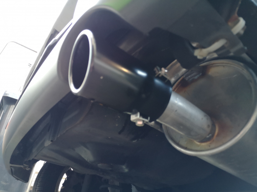 Auspuffblende Endrohr schwarz zum anschrauben 76 mm rund bis max. 5,3 cm