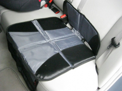 Kindersitzunterlage grau-schwarz mit Taschen